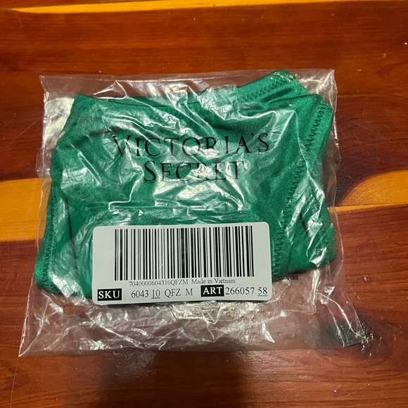 Victoria’s Secret Emerald Green Shine Strap Brazilian Bikini Bottom NWT - Picture 2 of 5